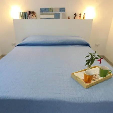 Sandalia House *